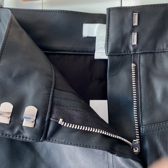 New..H&M black pleather mini skirt - Picture 4 of 8